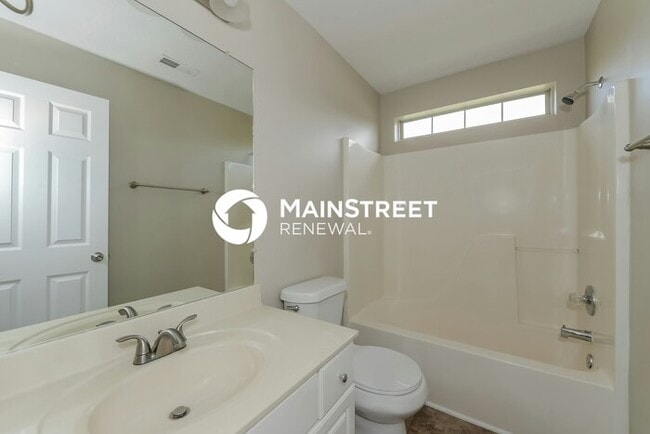 Building Photo - 4 Bedroom Pet-Friendly Home in Goodlettsville, TN with Main Street Renewal