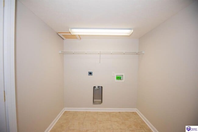 Building Photo - 605 Wind Brook Dr