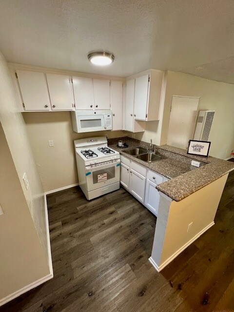 Building Photo - 18445 Collins St