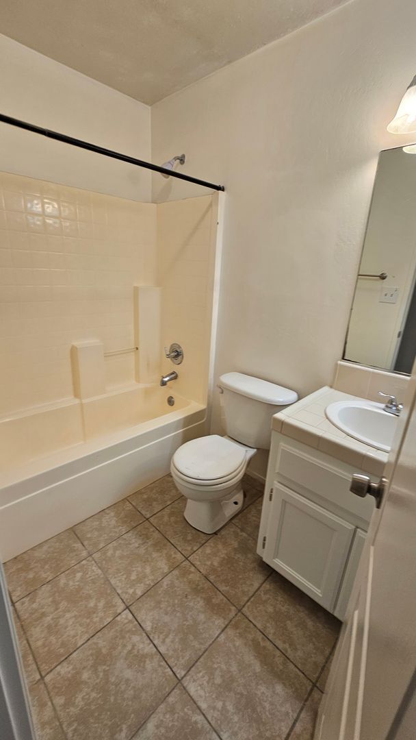 Building Photo - 4 Bed 2 Bath Home in SW