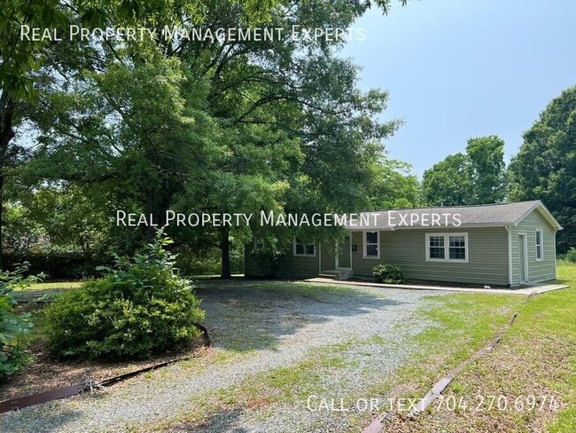 Building Photo - 1239 Log Cabin Rd