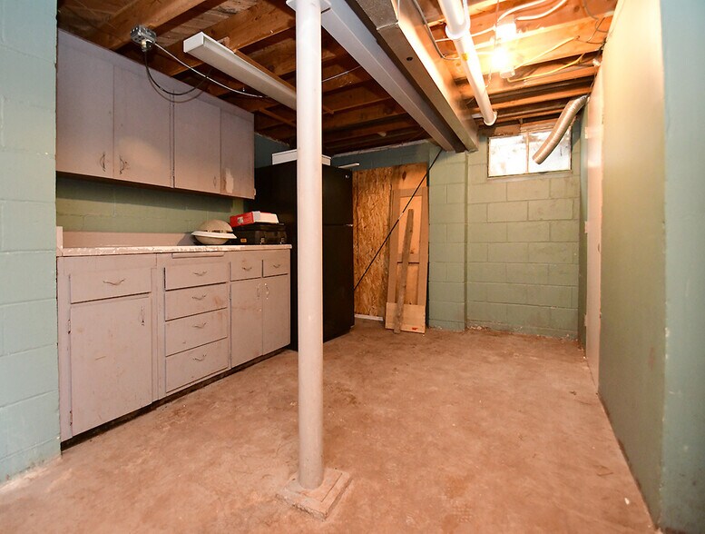 Building Photo - 6939 Binney St