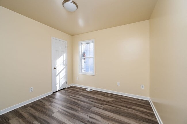 Building Photo - 3 Bedroom Midlothian Home Move In Ready