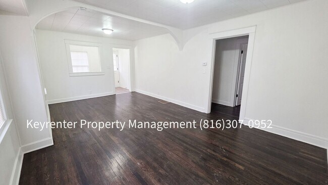 Building Photo - 1512 W College St