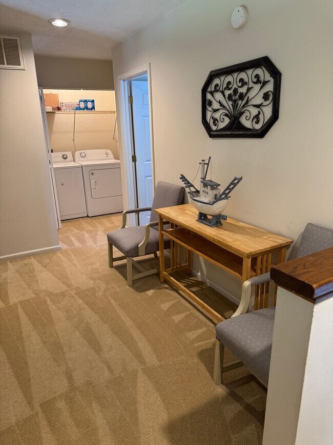 Building Photo - Affordable Lakeside Condo – 3 Bed, 1 Bath