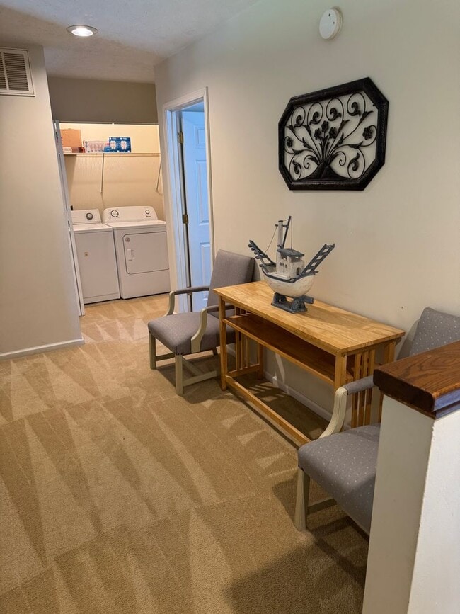 Building Photo - Fully Furnished 3BR 2BA Condo with Pool & ...