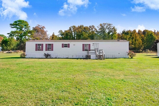 Primary Photo - 3 Bedroom | 2 Bath Mobile Home in Pikevill...