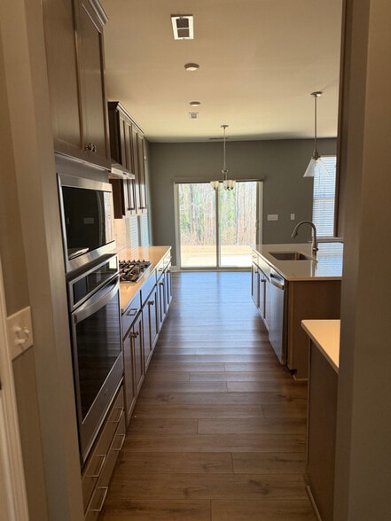 Building Photo - 1553 Cedar Tree Dr