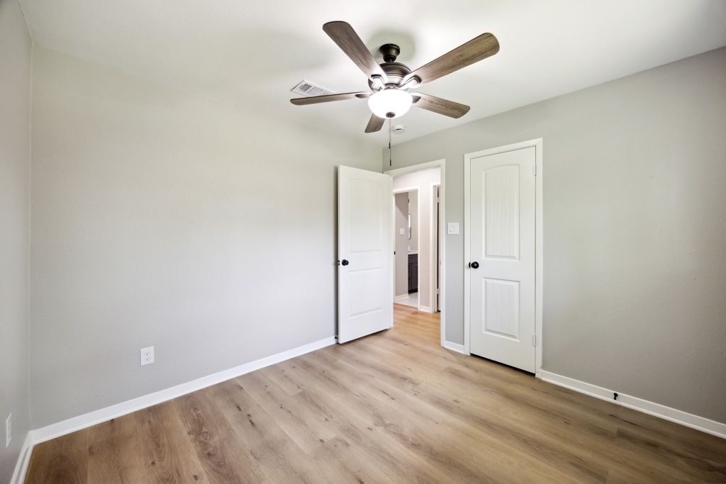 Building Photo - 4442 Oak Shadows Dr