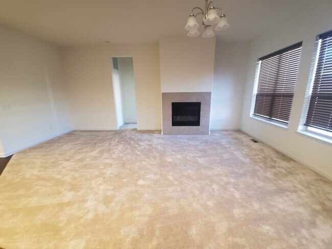 Building Photo - 6015 Medlar Pl