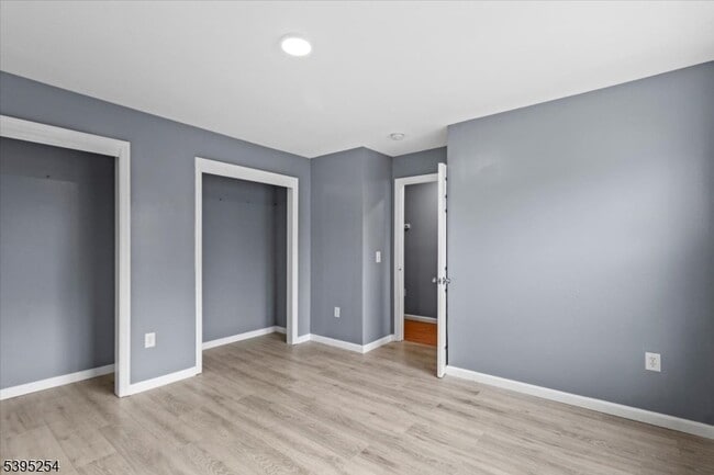 Building Photo - 132 E Main St