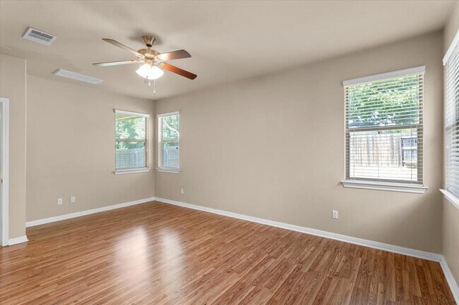 Building Photo - 2041 Livonia Dr