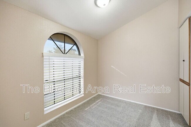 Building Photo - 1351 N Pleasant Dr