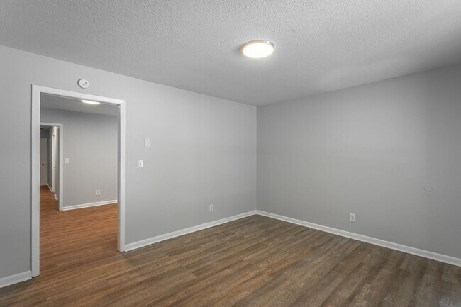 Building Photo - 3339 Pinewood Ave