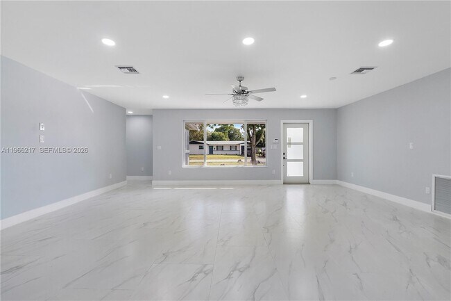 Building Photo - 4725 NW 5th Ct