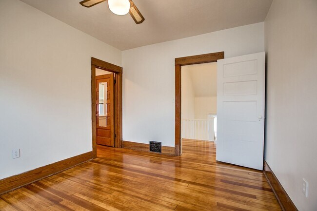 Building Photo - 1327 S 13th St