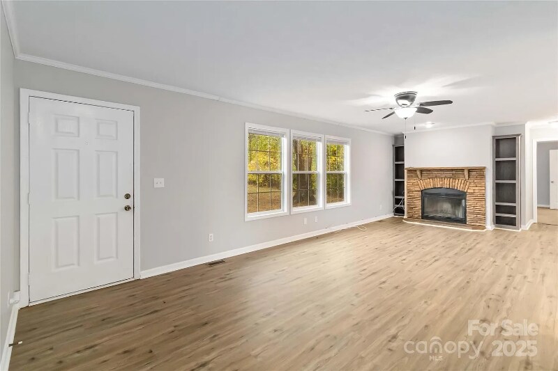 Building Photo - 2420 Creekside Dr