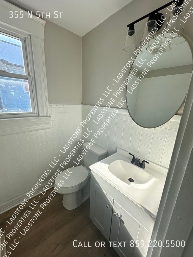 Building Photo - 355 N 5th St