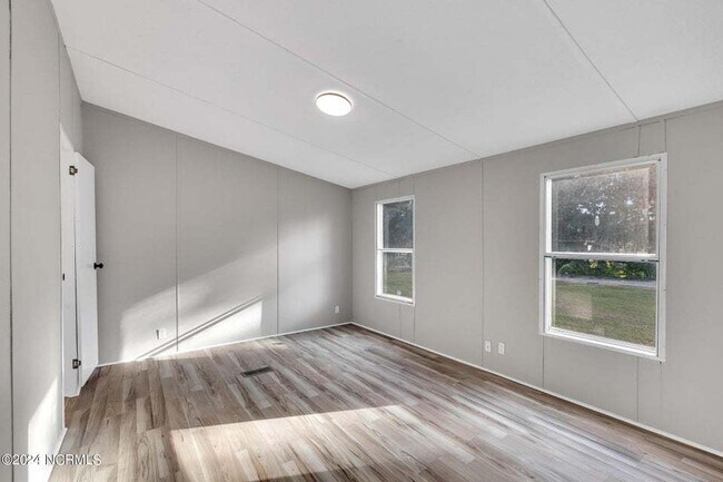 Building Photo - 185 Paradise Ln