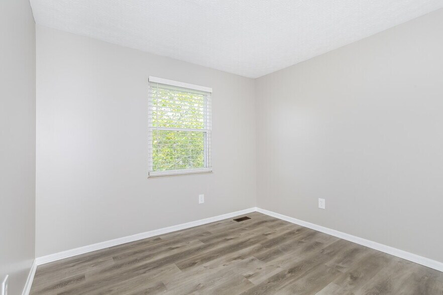 Building Photo - 5560 Deer Hill Dr