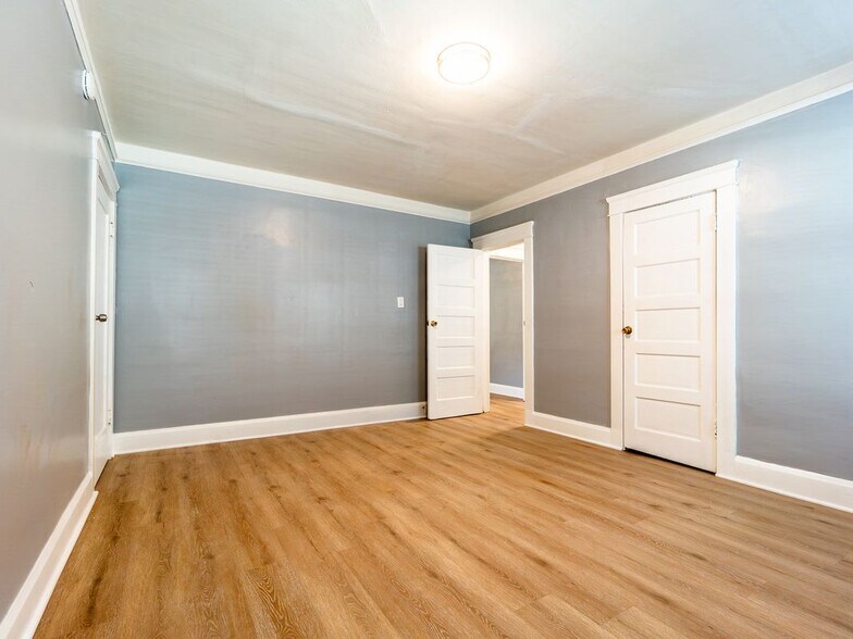 Building Photo - 223 S Reno St