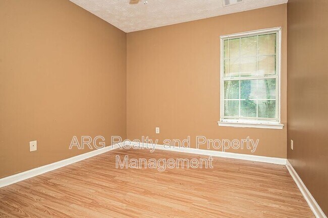 Building Photo - 2956 Fields Dr