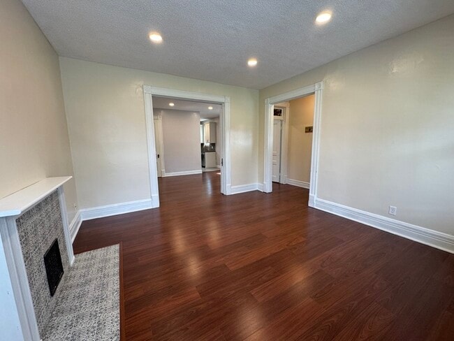 Building Photo - 214 N 17th St