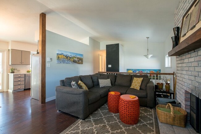 Building Photo - Charming 3-Bedroom Home on a Spacious Corn...