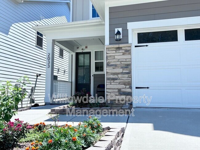 Building Photo - 2033 Florine Dr