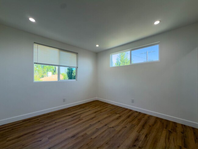 Building Photo - Spacious 3BR ADU w/ Private Patio!