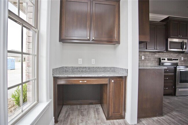 Building Photo - 1004 Taylor