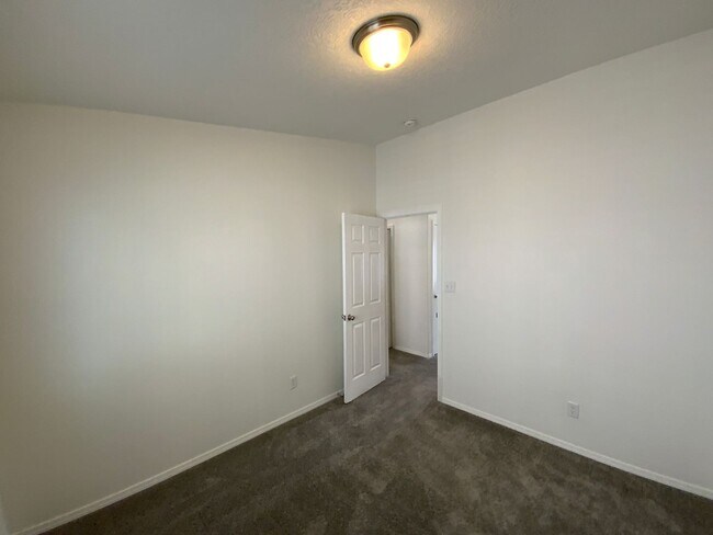 Building Photo - 3 Bedroom Single Story Home Available Near 98th St & Dennis Chavez SW!