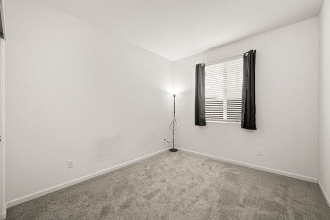 Building Photo - Desirable Elk Grove Area
