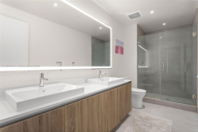 Building Photo - 2960 NE 207th St