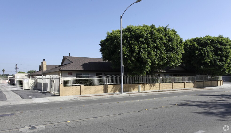 Primary Photo - Wilshire Crest Apartments