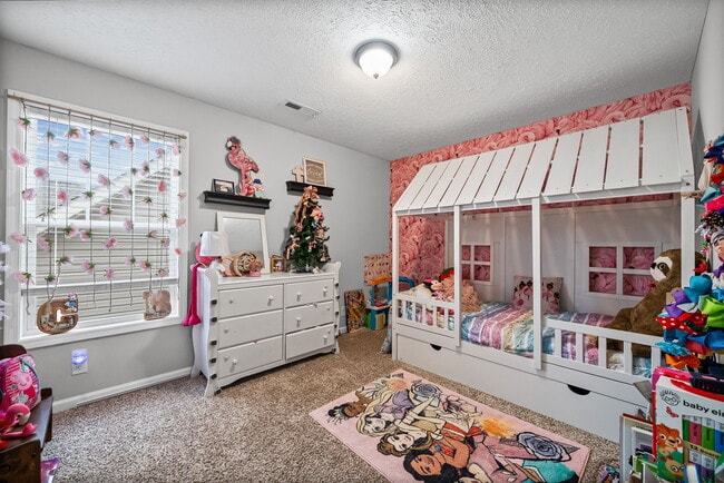 Building Photo - 632 Hidden Valley Dr