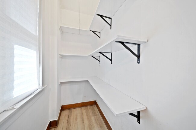 Building Photo - 616 Circle Ave