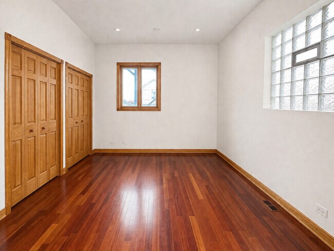 Building Photo - 1644 W Le Moyne St