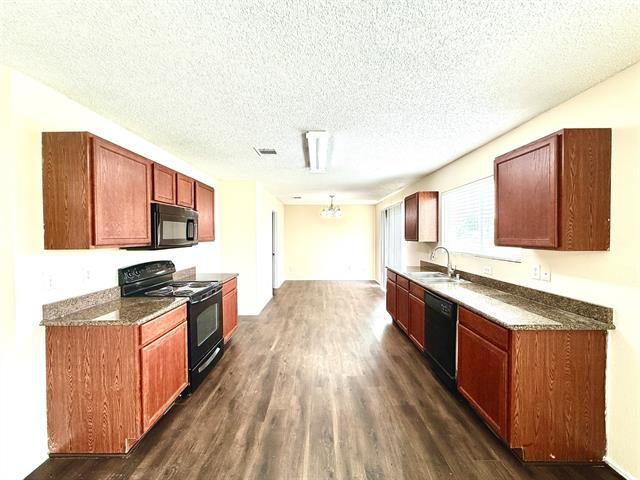 Building Photo - 2024 Kings Forest Dr