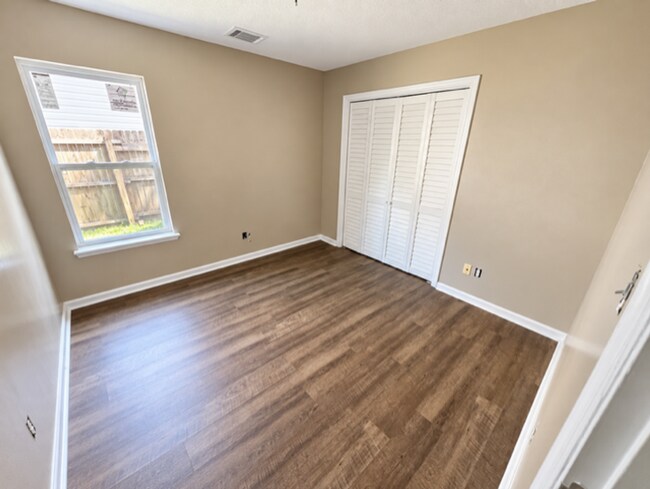 Building Photo - 23 Daveitta Dr