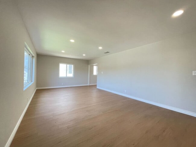Building Photo - Charming Mission Hills 3-Bedroom Gem with ...