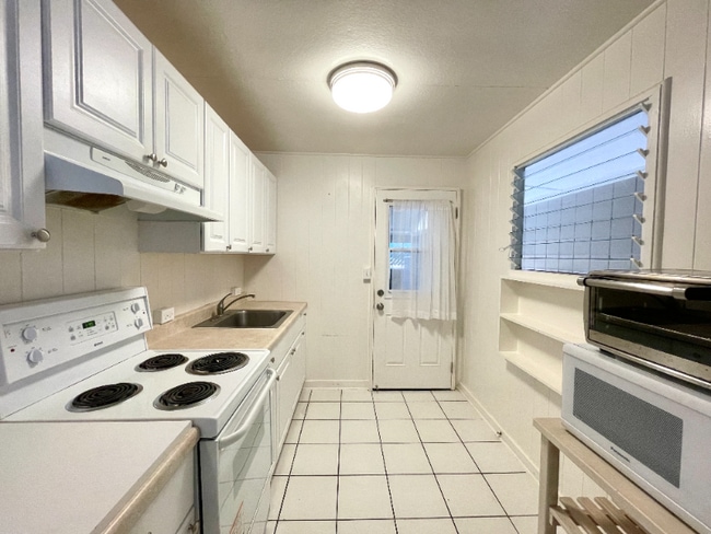 Building Photo - 1279 Manulani St