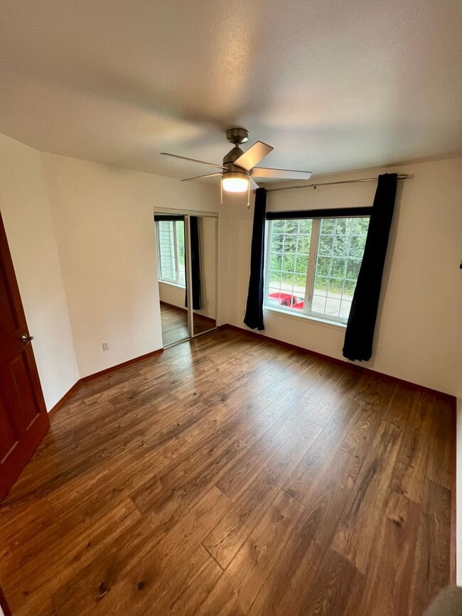 Building Photo - Stunning 3-Bedroom, 3-Bath Waterfront Home...