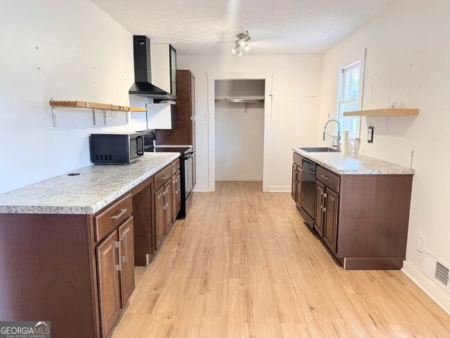 Building Photo - 239 Pope St