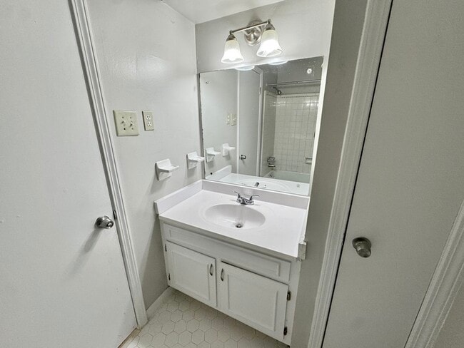 Building Photo - 5373 Wythe Cove