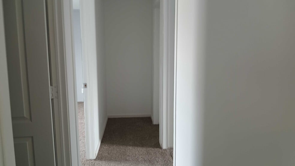 Building Photo - 49 Meggan Dr