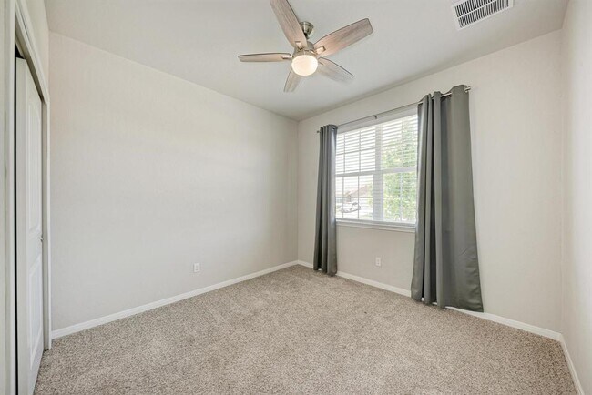 Building Photo - 125 Jubilee Dr