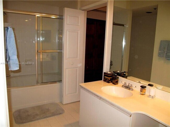 Building Photo - 3235 NE 184th St