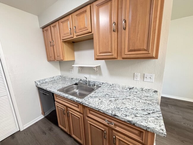 Building Photo - Convenient 2 Bedroom Condo in Bennett Valley