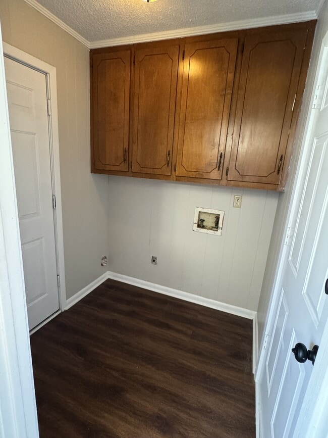 Building Photo - 219 W 8th St